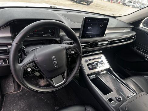 Used 2022 Lincoln Aviator Standard w/ Premium Package image 5