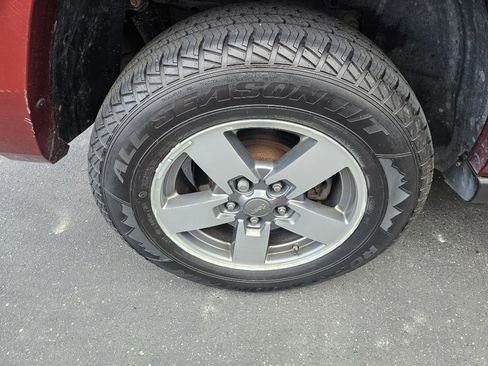 Used 2008 Jeep Commander Sport image 25