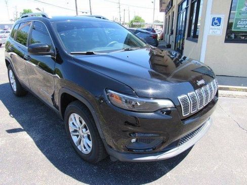 Used 2019 Jeep Cherokee Latitude w/ Popular Appearance Group AWD/4WD image 1