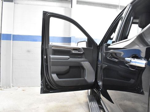 Used 2026 Chevrolet Silverado 1500 High Country w/ Technology Package AWD/4WD image 9