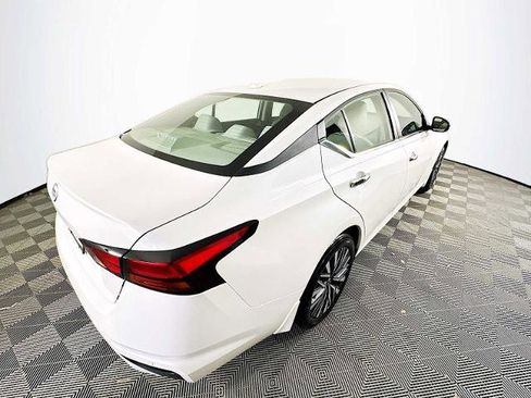 Certified 2025 Nissan Altima 2.5 SV w/ SV Premium Package image 4