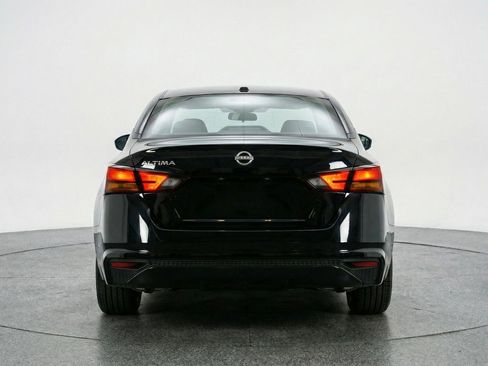 Used 2025 Nissan Altima 2.5 SV FWD image 7