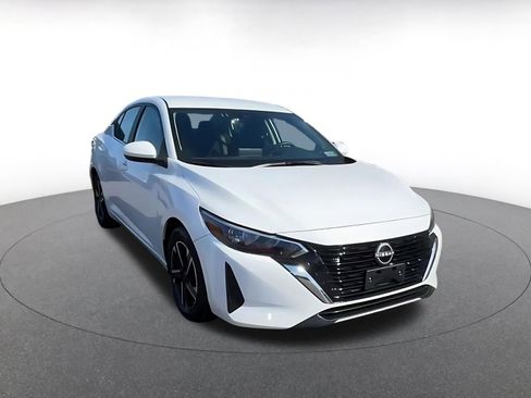 Used 2025 Nissan Sentra SV image 3