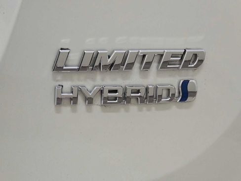 Used 2018 Toyota RAV4 Limited w/ Advanced Technology Package AWD/4WD image 7