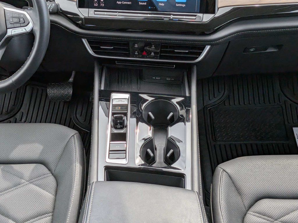 Used 2025 Volkswagen Atlas SE FWD image 18