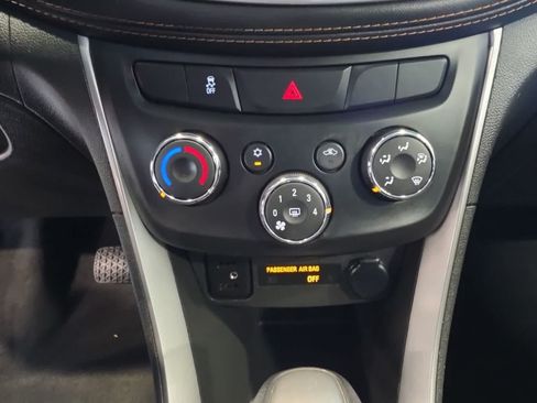 Used 2022 Chevrolet Trax LT w/ LT Convenience Package AWD/4WD image 24