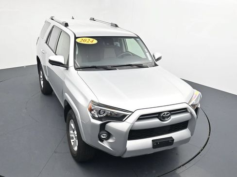 Used 2024 Toyota 4Runner SR5 AWD/4WD image 21