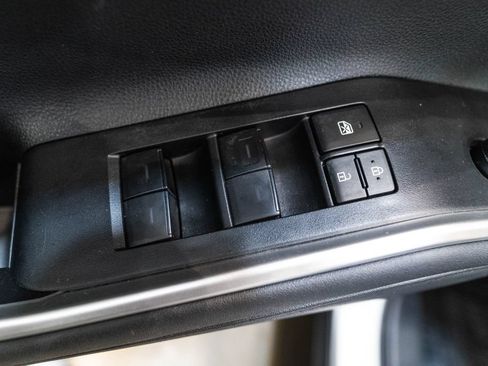 Used 2023 Toyota Highlander XLE FWD image 19