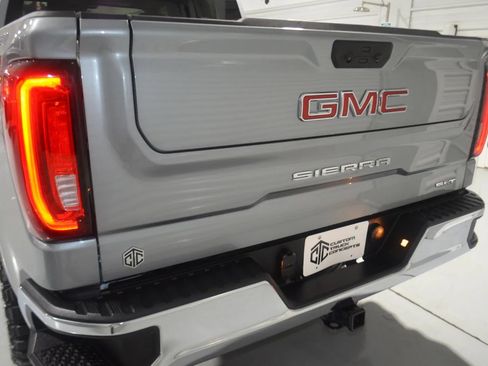 Used 2025 GMC Sierra 1500 SLT image 9