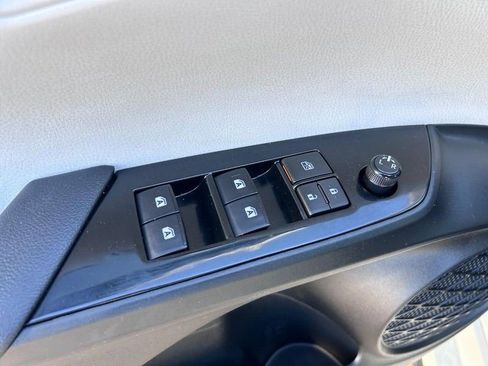 Used 2018 Toyota Prius Prime Advanced image 17