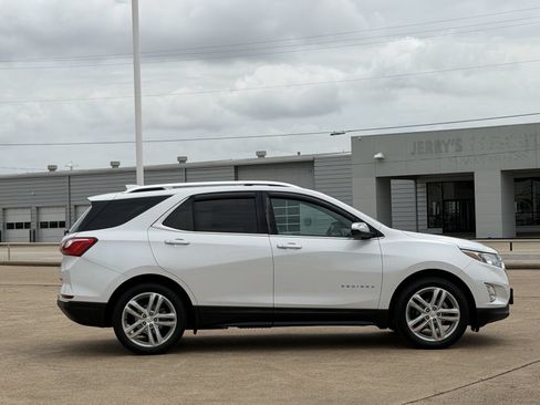 Used 2018 Chevrolet Equinox Premier FWD image 3