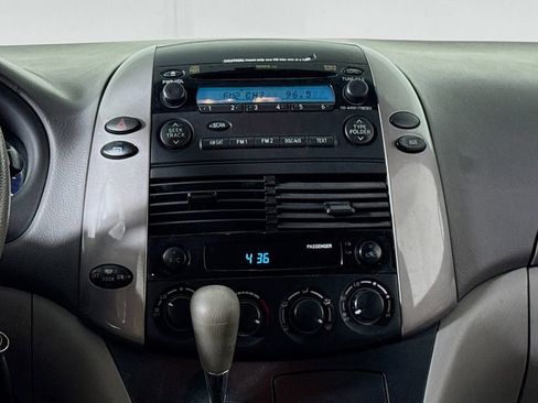 Used 2010 Toyota Sienna CE FWD image 10