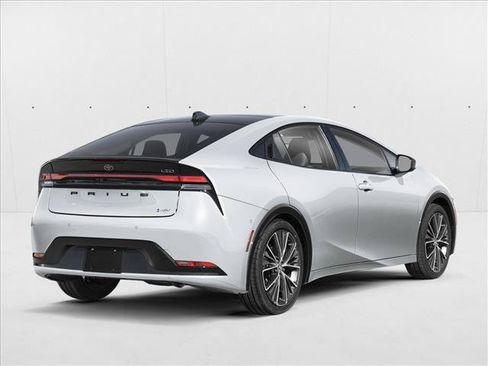 New 2027 Toyota Prius FWD image 2