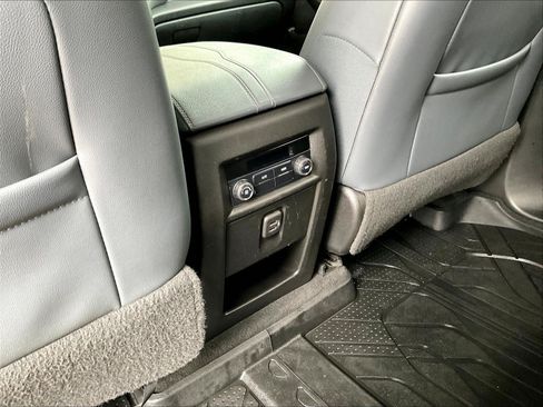 Used 2019 Chevrolet Traverse LT w/ LPO, Floor Liner Package FWD image 10