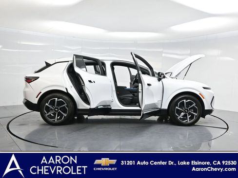 Used 2025 Chevrolet Equinox EV LT w/ Convenience Package image 3