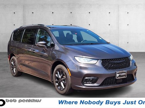 Used 2021 Chrysler Pacifica Limited w/ S Appearance Package image 1