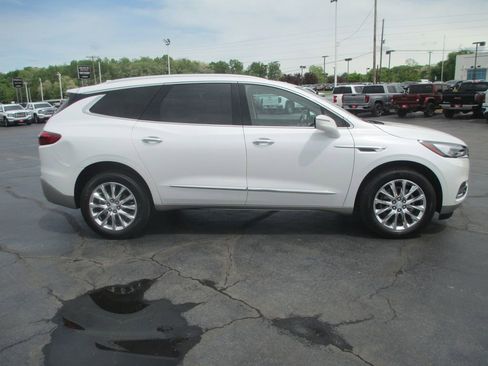 Used 2021 Buick Enclave Premium w/ Sun and Sites Package FWD image 5