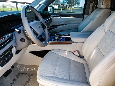 Used 2025 Cadillac Escalade Sport Platinum image 21