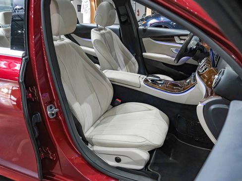 Used 2019 Mercedes-Benz E 300 4MATIC image 35