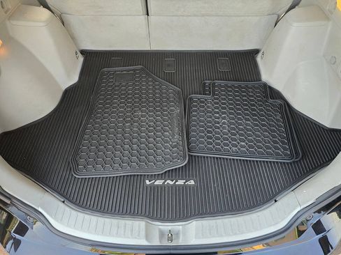 Used 2012 Toyota Venza LE FWD image 38