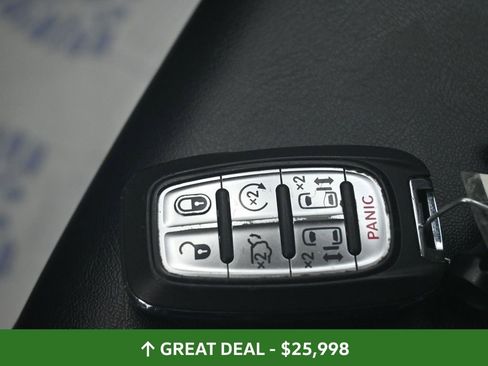 Used 2024 Chrysler Pacifica Touring-L image 31