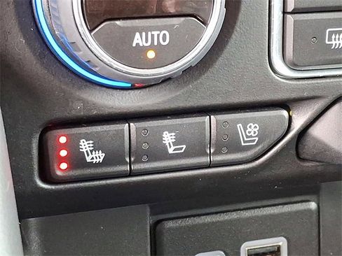 Used 2024 Chevrolet Suburban Premier image 23