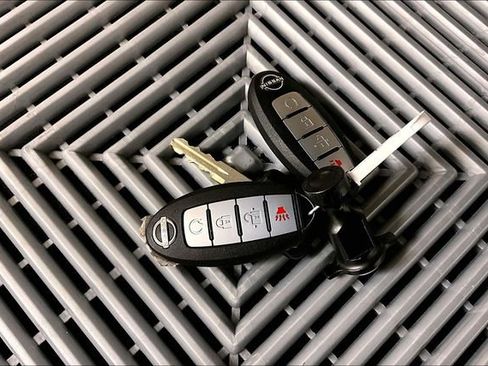 Used 2025 Nissan Frontier PRO-4X w/ Pro Convenience Package image 10