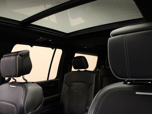 Used 2023 Jeep Grand Wagoneer Series II RWD image 10