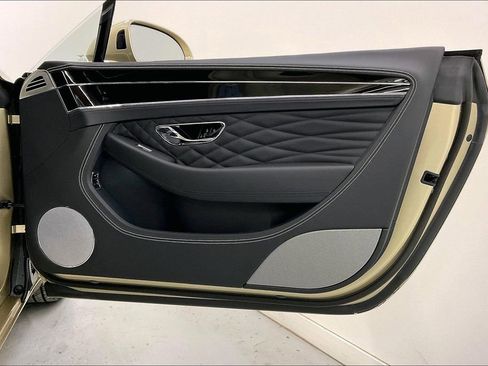Used 2024 Bentley Continental GT V8 image 31