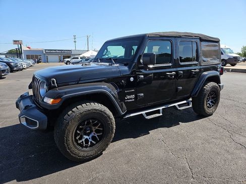 Used 2018 Jeep Wrangler Unlimited Sahara AWD/4WD image 2