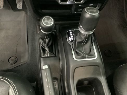 Used 2022 Jeep Wrangler Unlimited Sahara w/ Cold Weather Group image 16