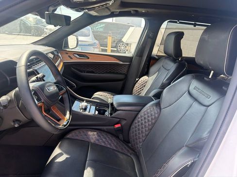 Used 2023 Jeep Grand Cherokee Summit AWD/4WD image 8
