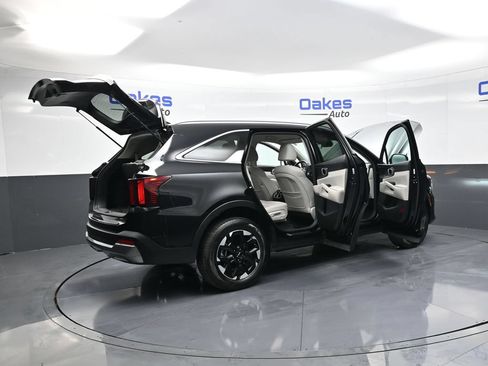 Certified 2025 Kia Sorento S AWD/4WD image 42