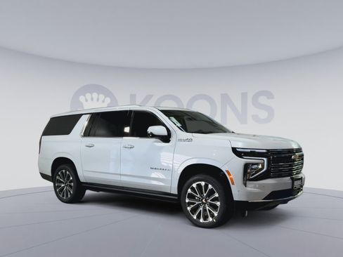 New 2026 Chevrolet Suburban High Country image 2