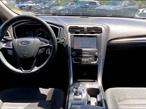 Used 2019 Ford Fusion SE FWD image 13