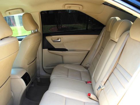 Used 2015 Toyota Camry XLE FWD image 11