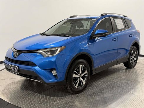 Used 2018 Toyota RAV4 XLE image 3