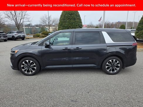 Certified 2023 Kia Carnival EX image 2