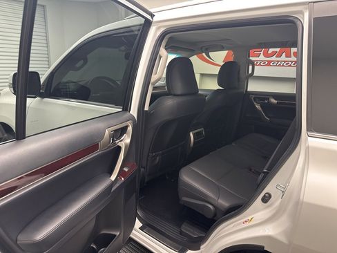 Used 2019 Lexus GX 460 image 5