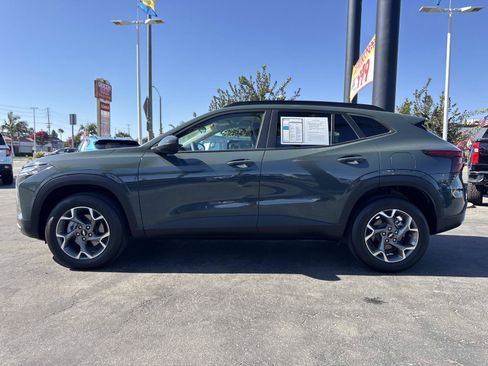 Used 2025 Chevrolet Trax LT FWD image 8
