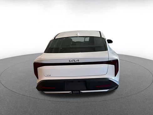 Used 2025 Kia K4 LXS image 16