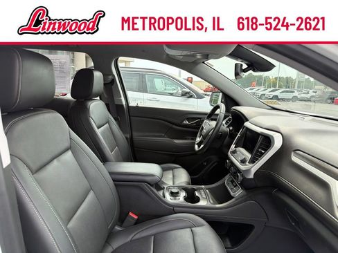 Used 2023 GMC Acadia SLT w/ Preferred Package FWD image 7