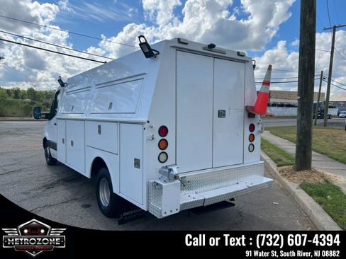 Used 2019 Freightliner Sprinter 3500 w/ Premium Package RWD image 8