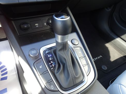 Used 2023 Hyundai Kona Limited AWD/4WD image 17