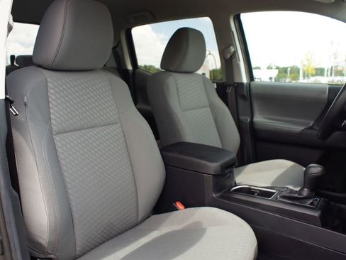 Used 2022 Toyota Tacoma SR w/ SR Convenience Package image 18