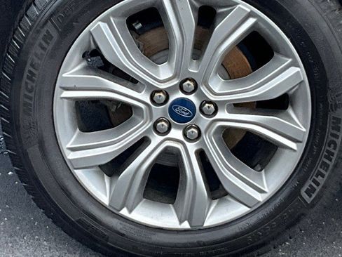 Used 2019 Ford Edge Titanium w/ Equipment Group 301A AWD/4WD image 9