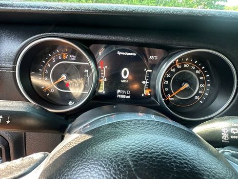Used 2018 Jeep Wrangler Unlimited Sahara AWD/4WD image 28