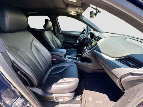 Used 2017 Lincoln MKC Premiere image 27