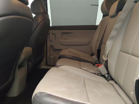 Used 2018 Kia Sedona LX w/ LX Essentials Premium Package FWD image 18