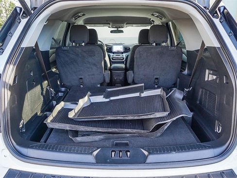 Used 2023 Ford Explorer XLT image 28